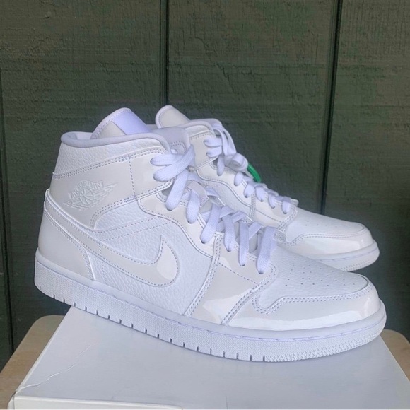 Air Jordan 1 Mid Triple White Patent Swoosh BQ6472-100 Women’s Size 11 Mens 9.5 - Picture 2 of 12